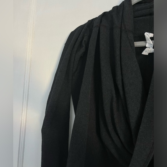 Lululemon Iconic Wrap Top - Picture 3 of 3